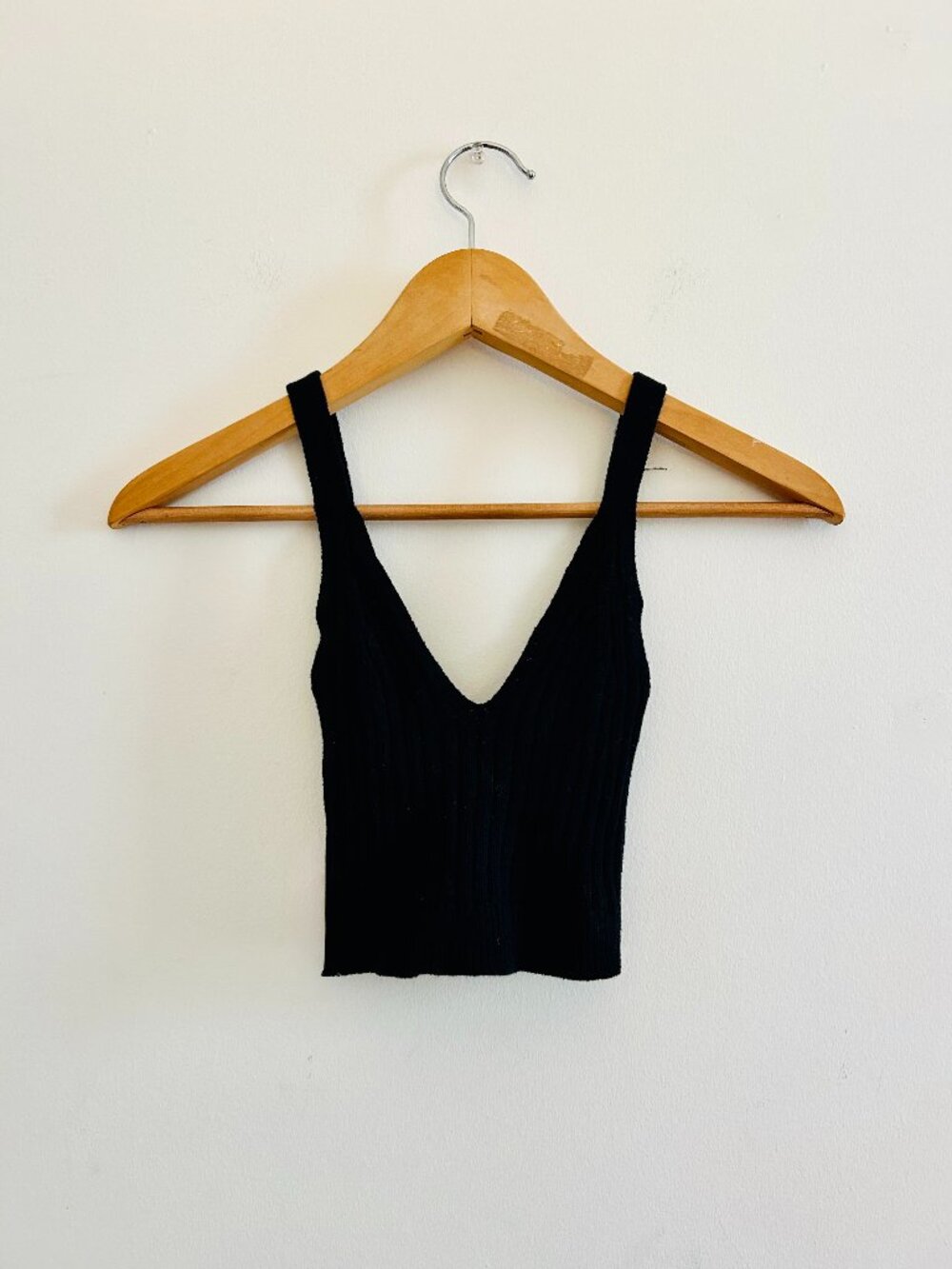 🌟Free With Purchase🌟 Aerie Cropped Sweater Tank Top in True Black, Size XXS